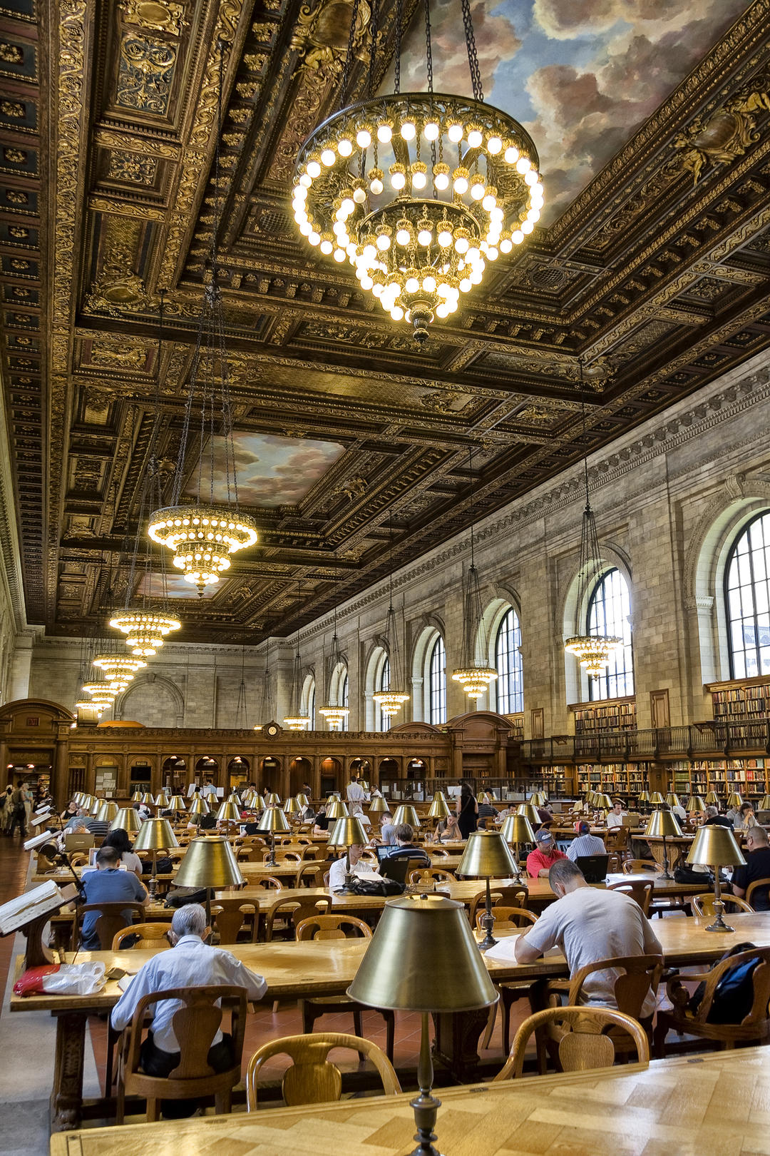 Читальний зал найбільшої публічної бібліотеки в США