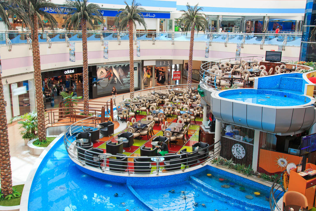 Марина Молл є одним з найбільших торгових центрів в Абу-Дабі