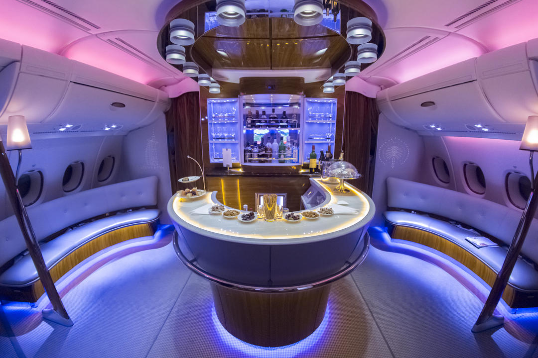 Інтер'єр бару в Airbus A380