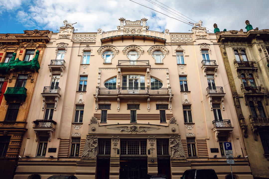 Незвичайний фасад на одному з будинків Альберт-стріт