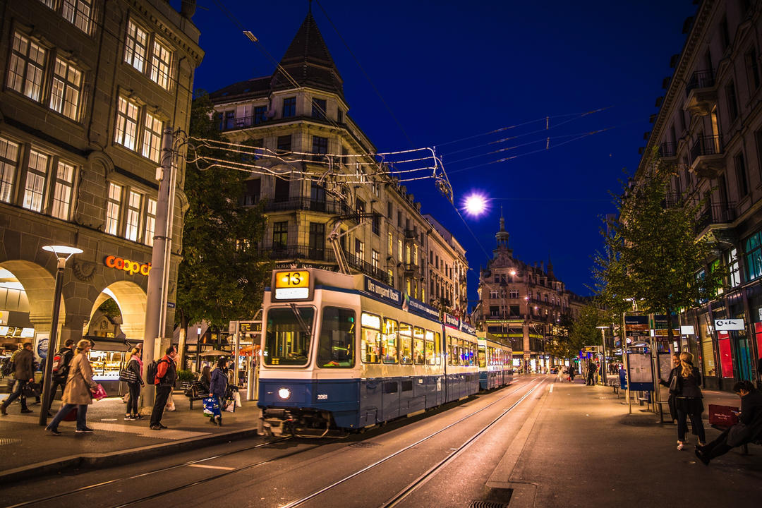Трамвайне сполучення на вулиці Банхофштрассе