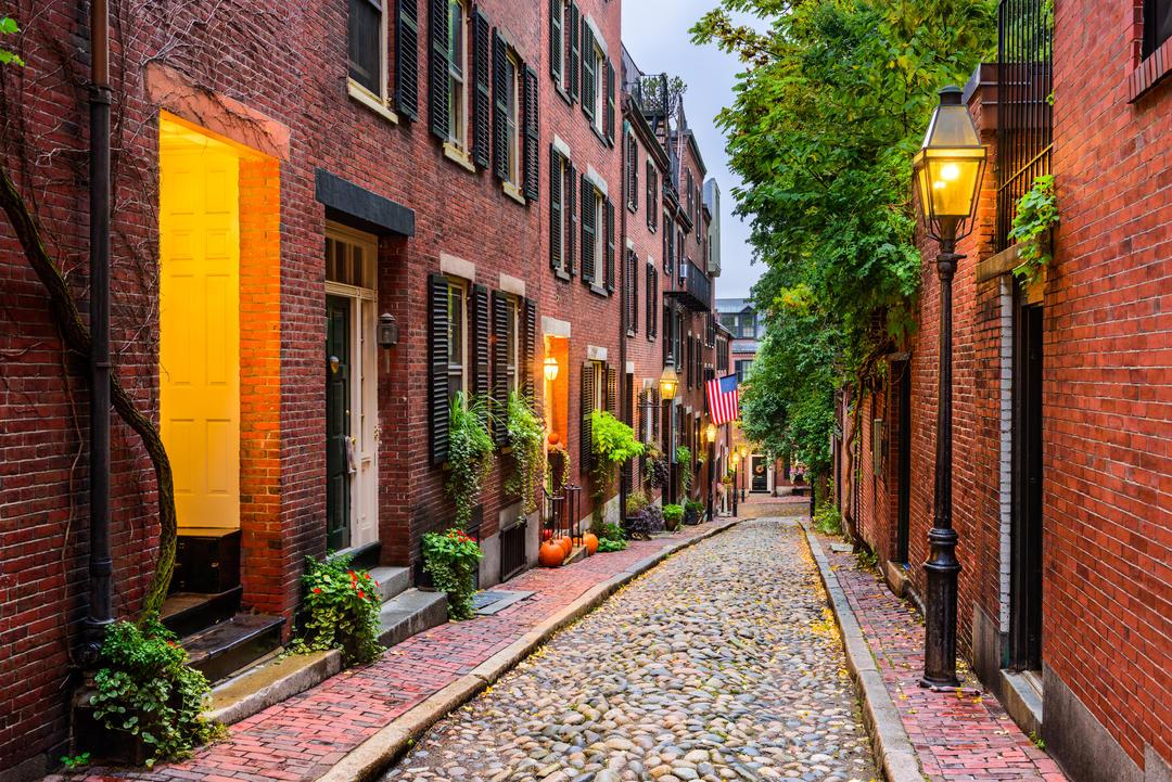 Вузька вуличка Acorn Street у Бостоні