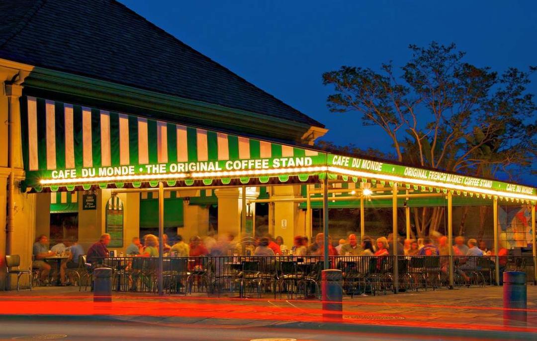 Відкрита тераса Ново-Орлеанського кафе