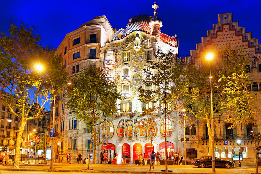 Нічний вигляд будинку Casa Batlo