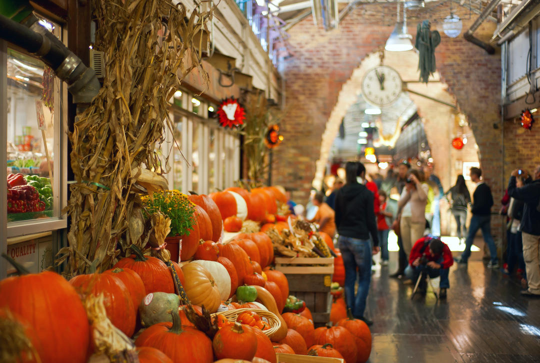 Ринок з гарбузами під час свят Хеллоуїна