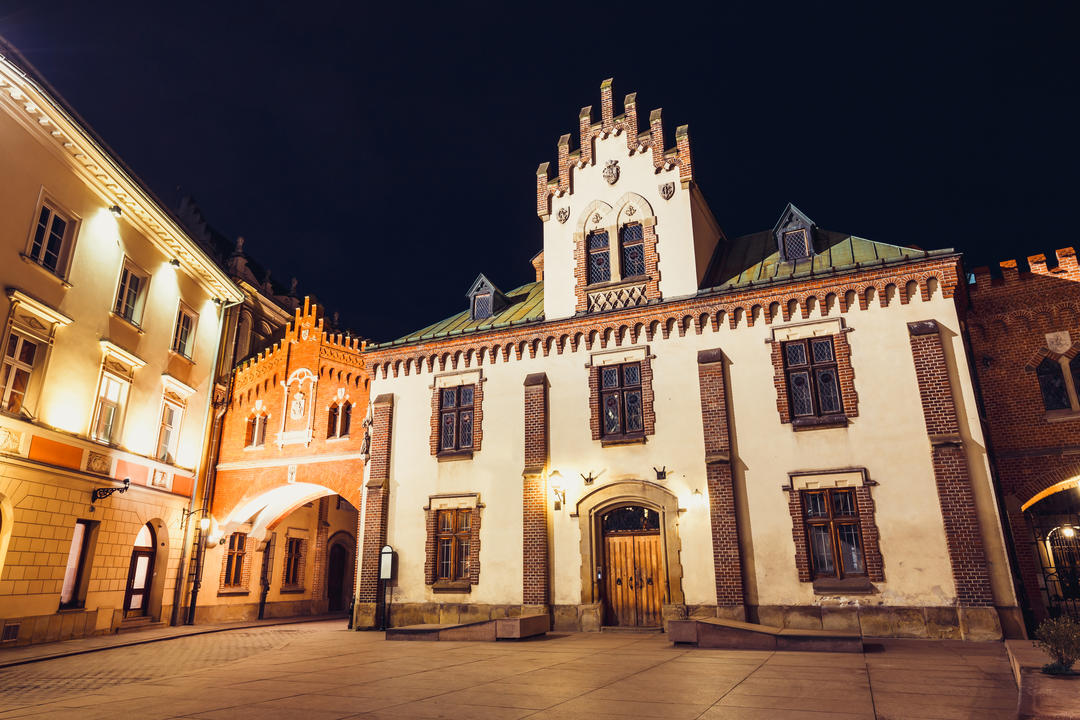 Музей Чарторийських у Старому місті Кракова вночі