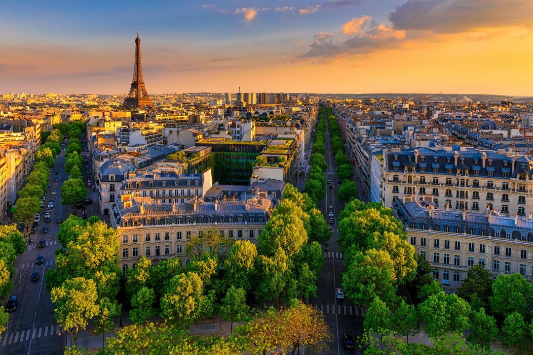 Горизонт Парижа з Ейфелевою вежею