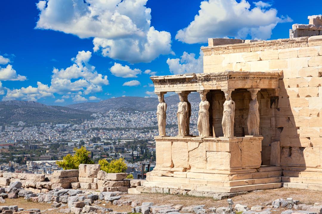 Стародавній храм з каріатидним ганком в Акрополі
