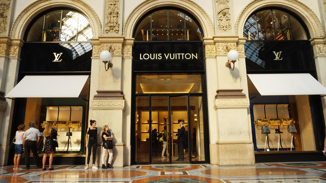 Магазини Louis Vuitton усередині найстарішого торгового центру у світі