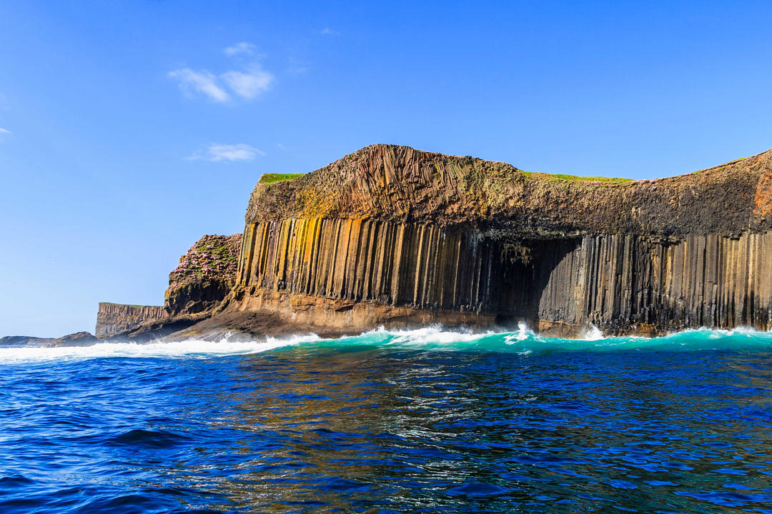 Фінгалова печера на острові Стаффа на узбережжі Шотландії