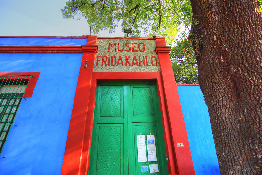 Будинок присвячений життю художниці Фріди Кало