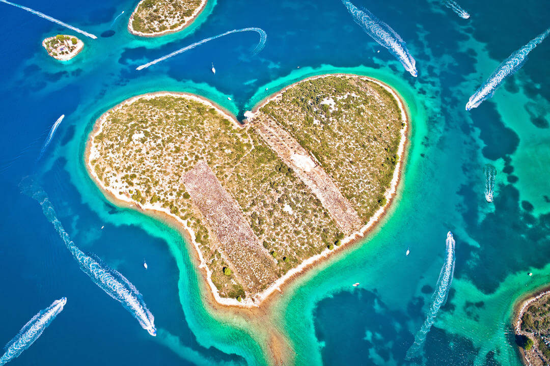 Острів Галешняк у формі серця
