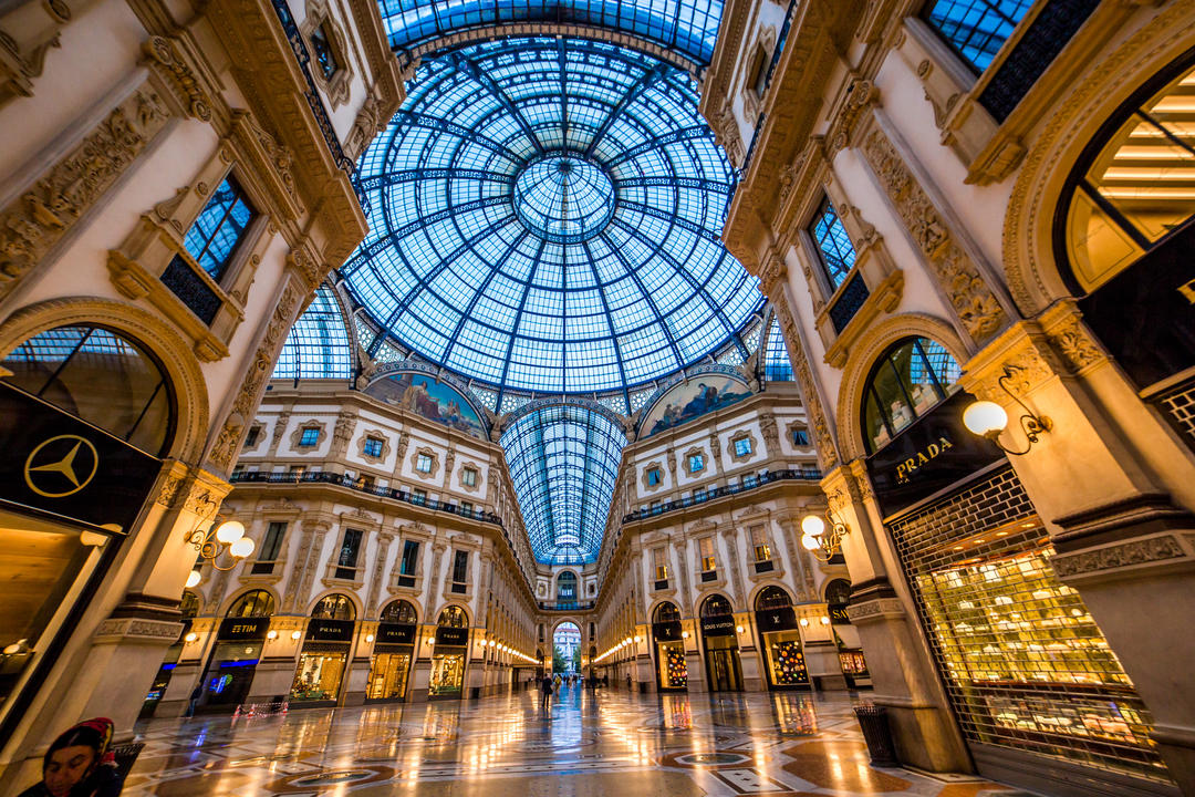 Luxury торговий центр у Мілані