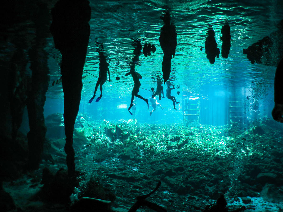 Підводне плавання в печері