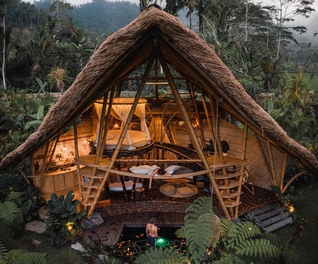 Незвичайна бамбукова хатина