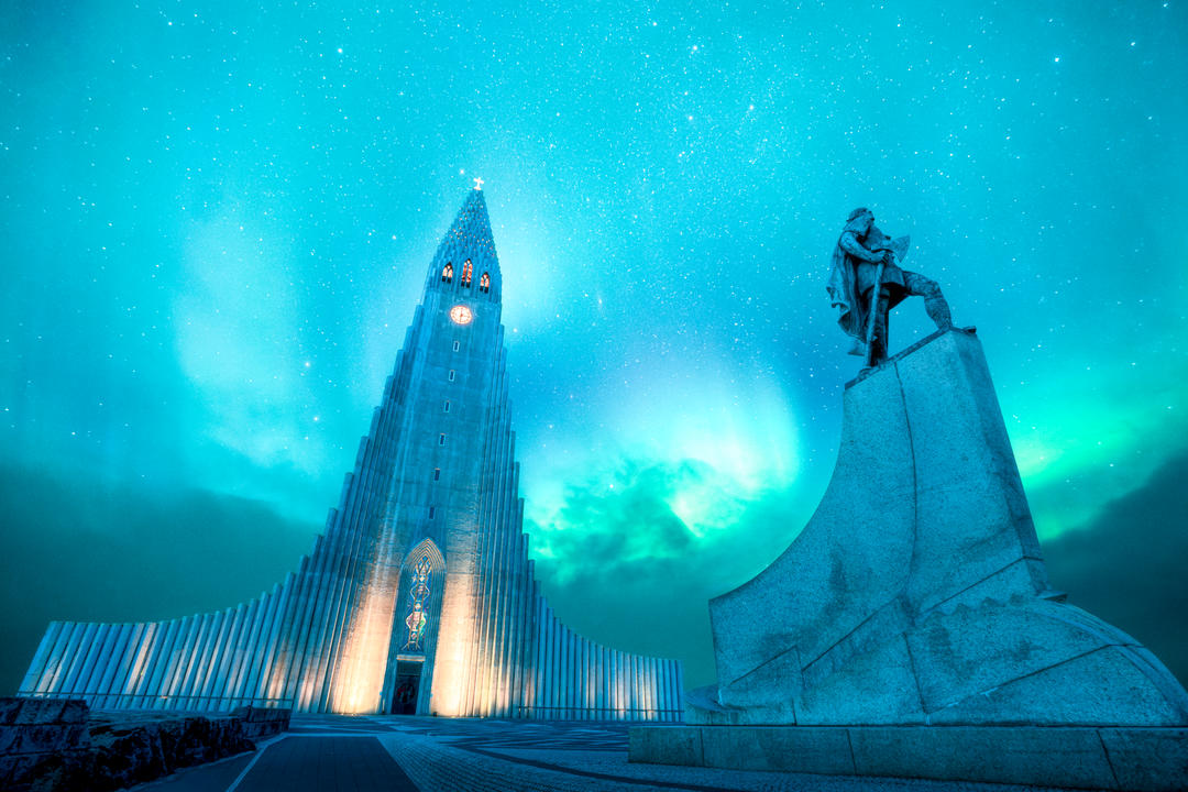 Ісландська архітектура та зелене північне сяйво