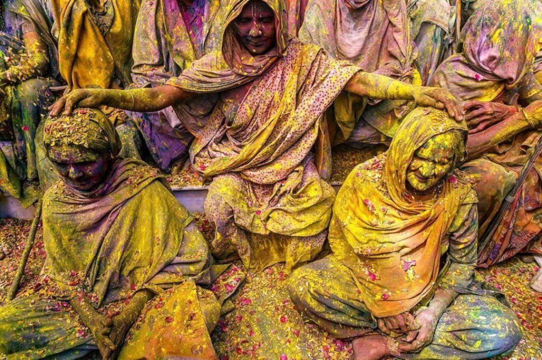 Яскраві фарби на святі Холі в Індії