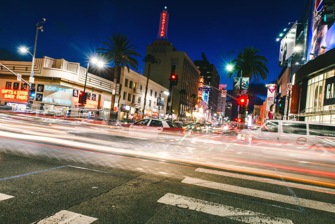 Вид на Голлівудський бульвар вночі