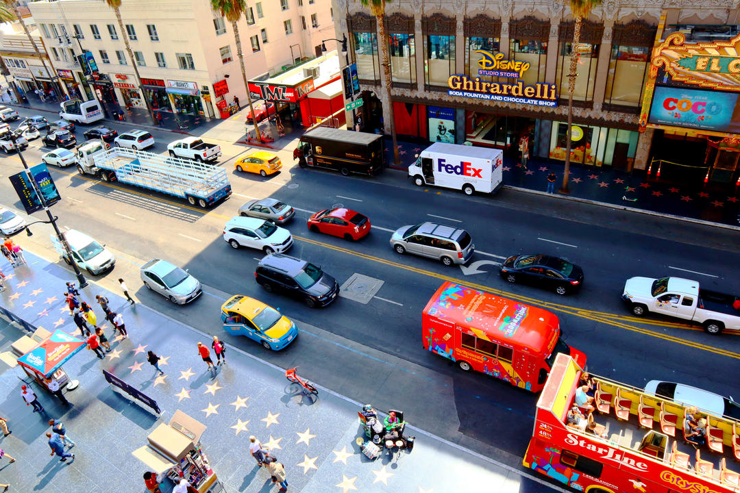 Вид з тераси розважального центру Hollywood & Highland