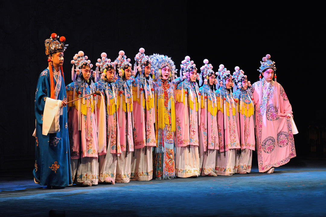 Актори Пекінської оперної трупи виконують оповідання «Прощавай, моя наложниця»