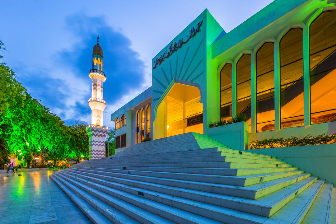 Ісламський центр і мечеть у сутінках