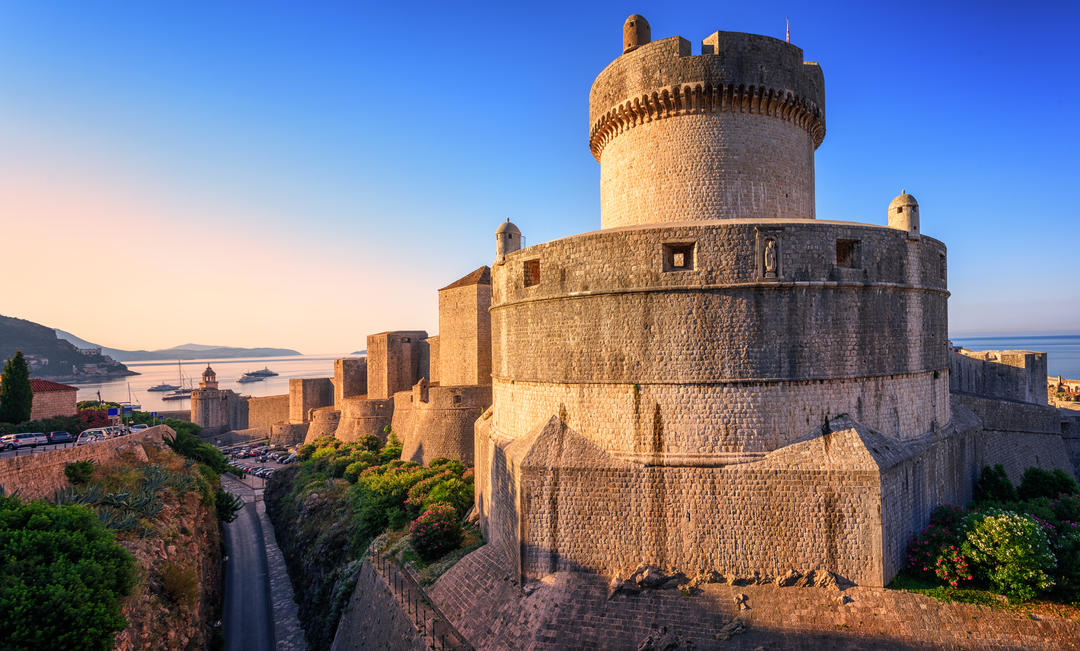 Вежа та середньовічні міські стіни Дубровника