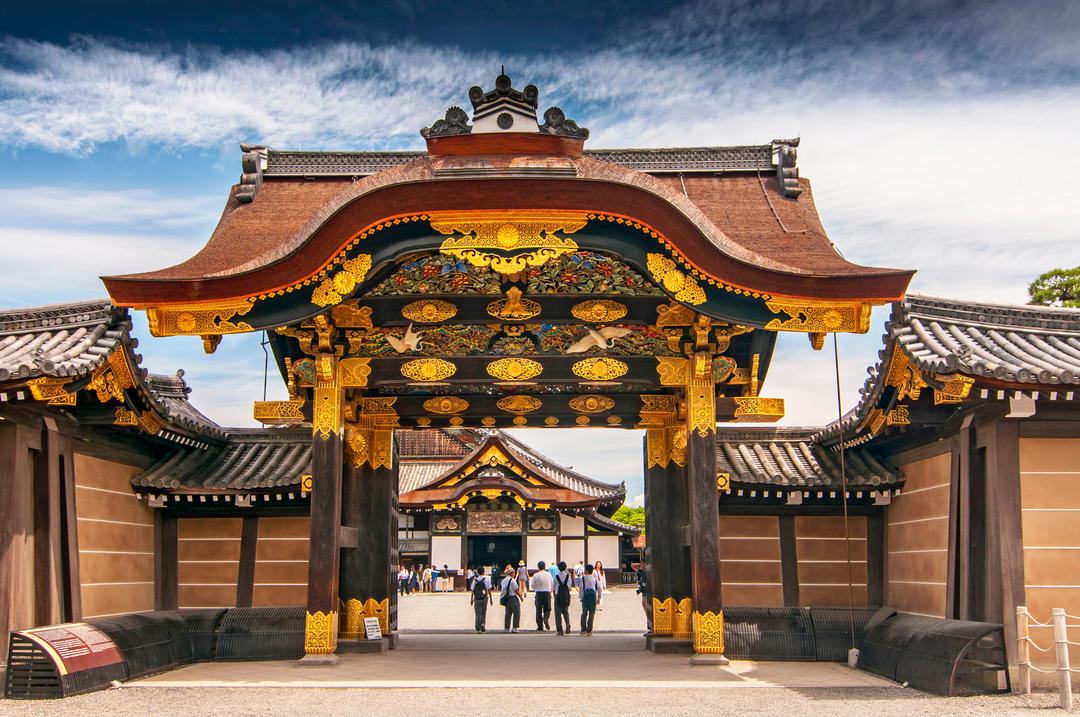 Головні ворота палацу Ніномару у замку Нідзе у Кіото