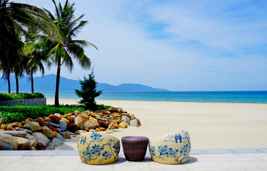 Розкішний готель розташований на пляжі Нон Нуок
