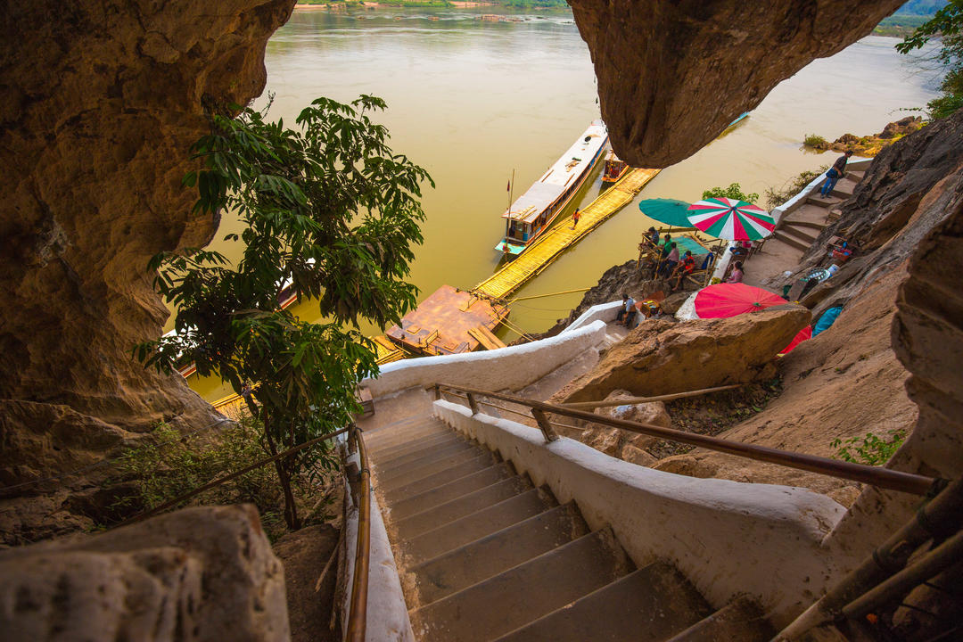 Буддійські печери Пак Оу на річці Меконг