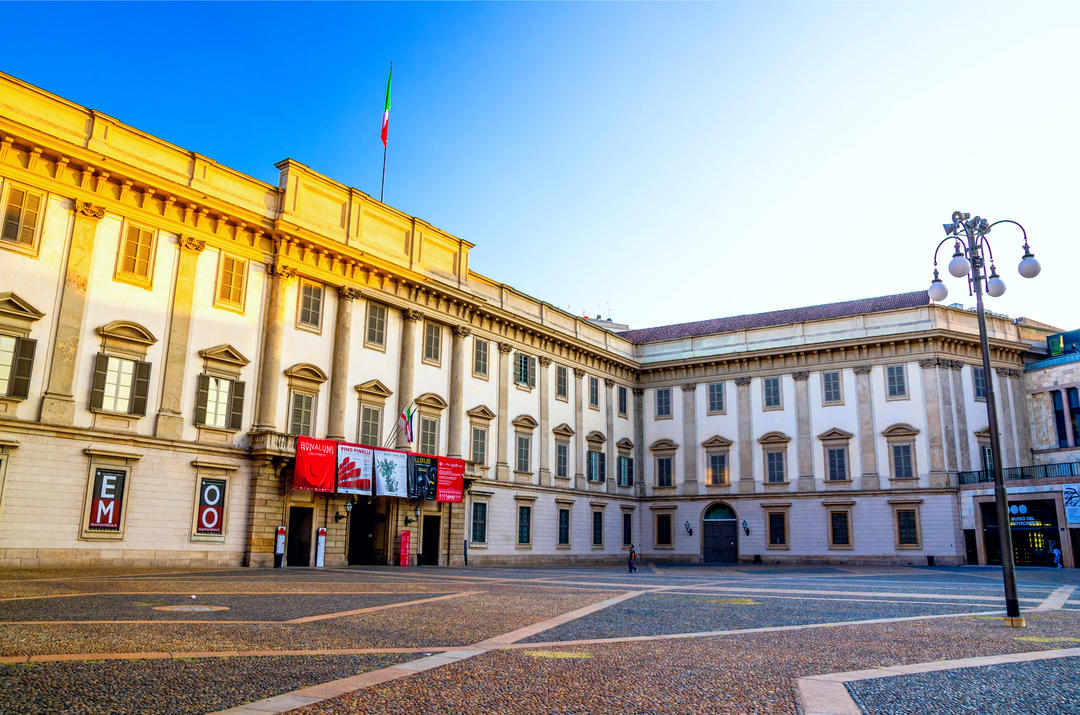 Королівський палац на площі П'яцца дель Дуомо біля Міланського собору