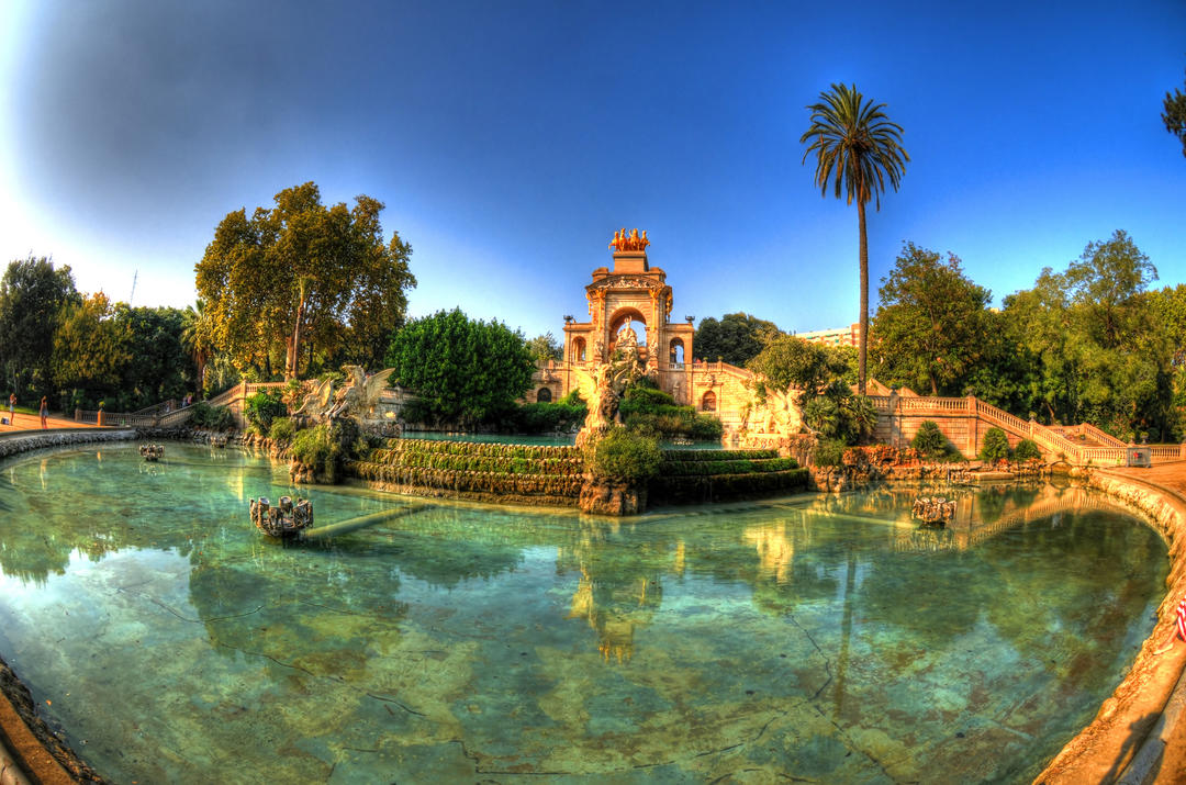 Гарний фонтан у Parc de la Ciutadella