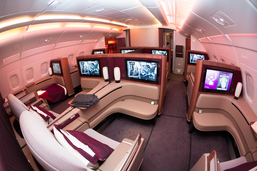 Розкішні крісла першого класу в Airbus A380