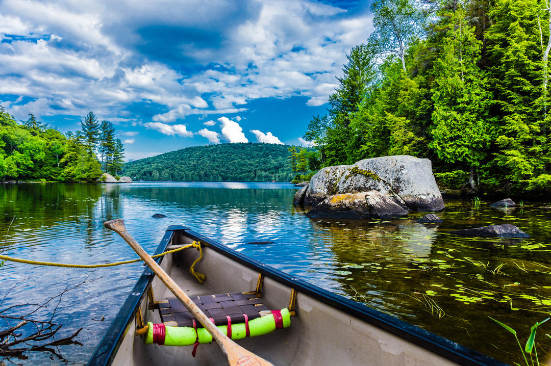 Веслування на каное по озеру