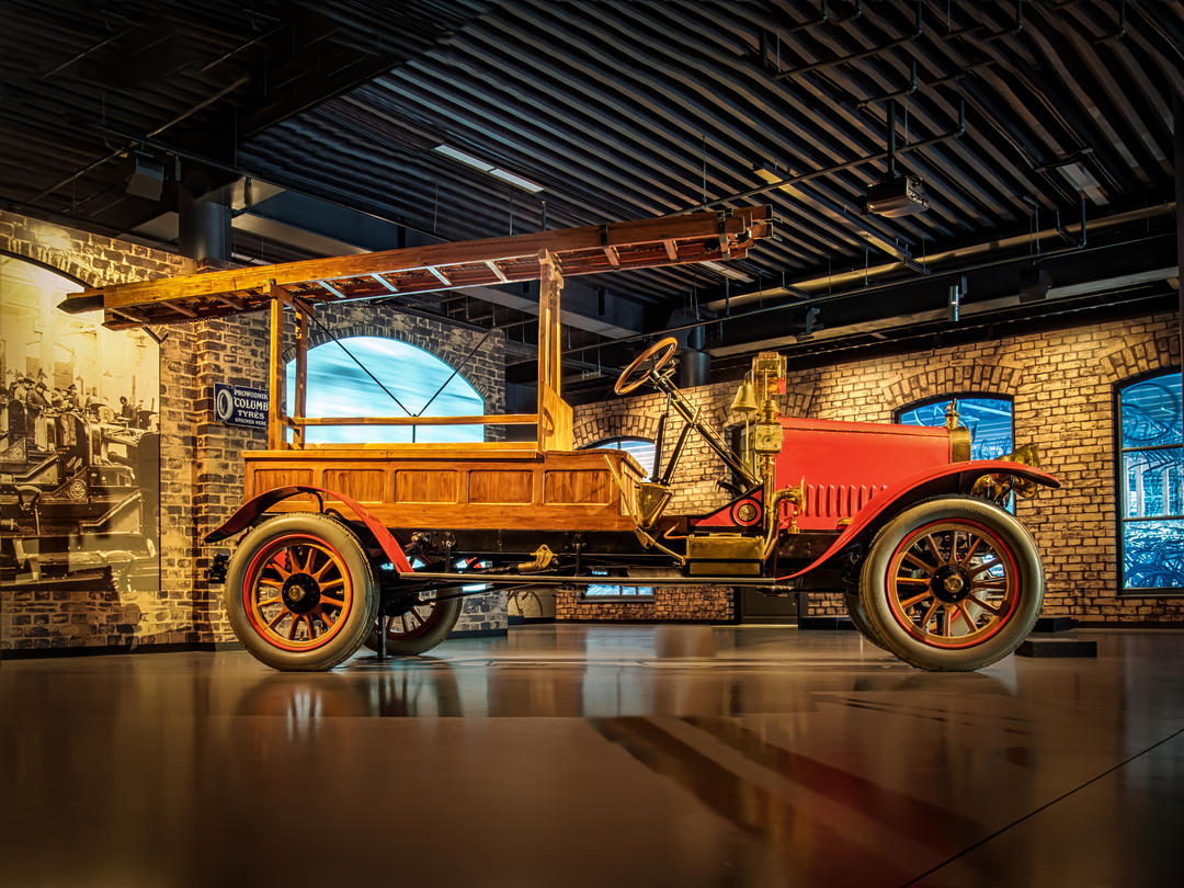 Старовинний автомобіль у Ризькому мотор-музеї