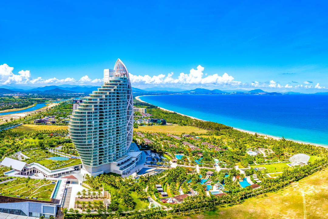 Готель у формі морської раковини з видом на Південно-Китайське море