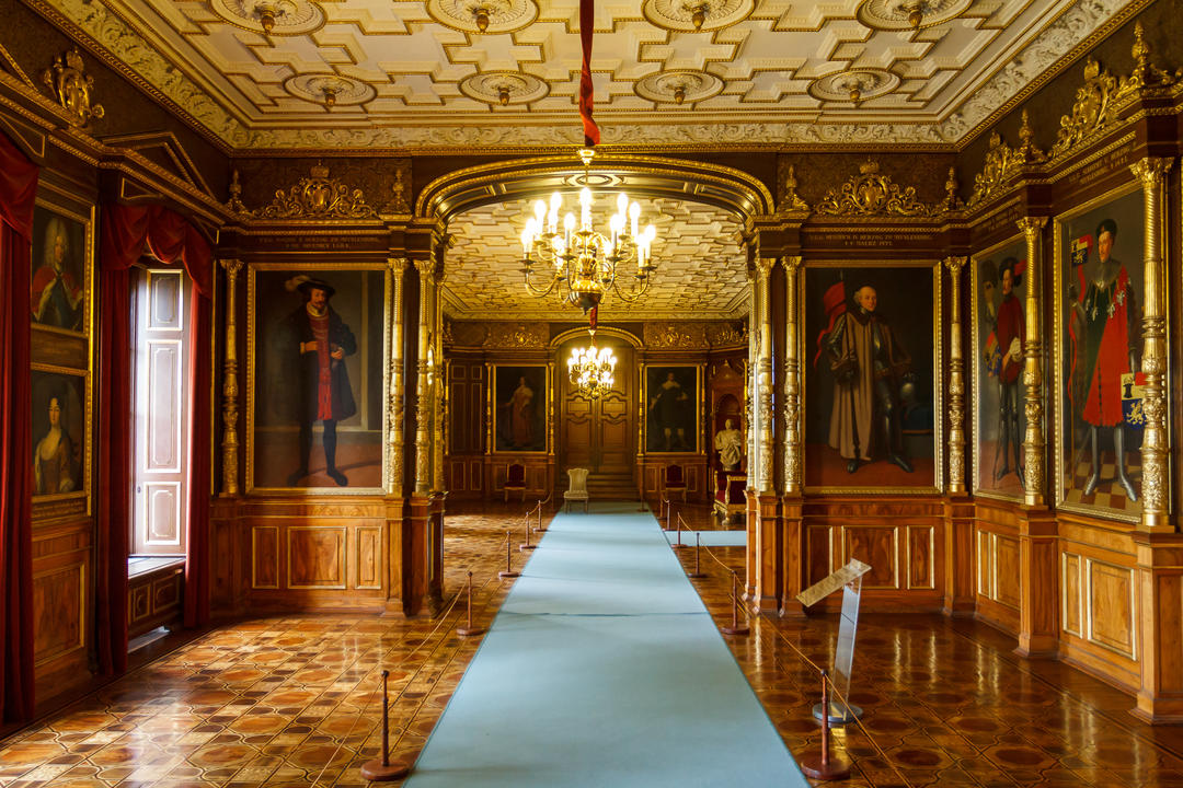 Картини в інтер'єрі палацу