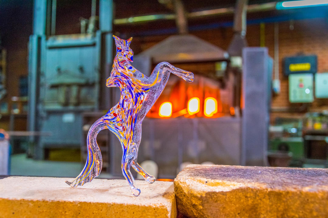 Скульптура коня з охолодного муранського скла