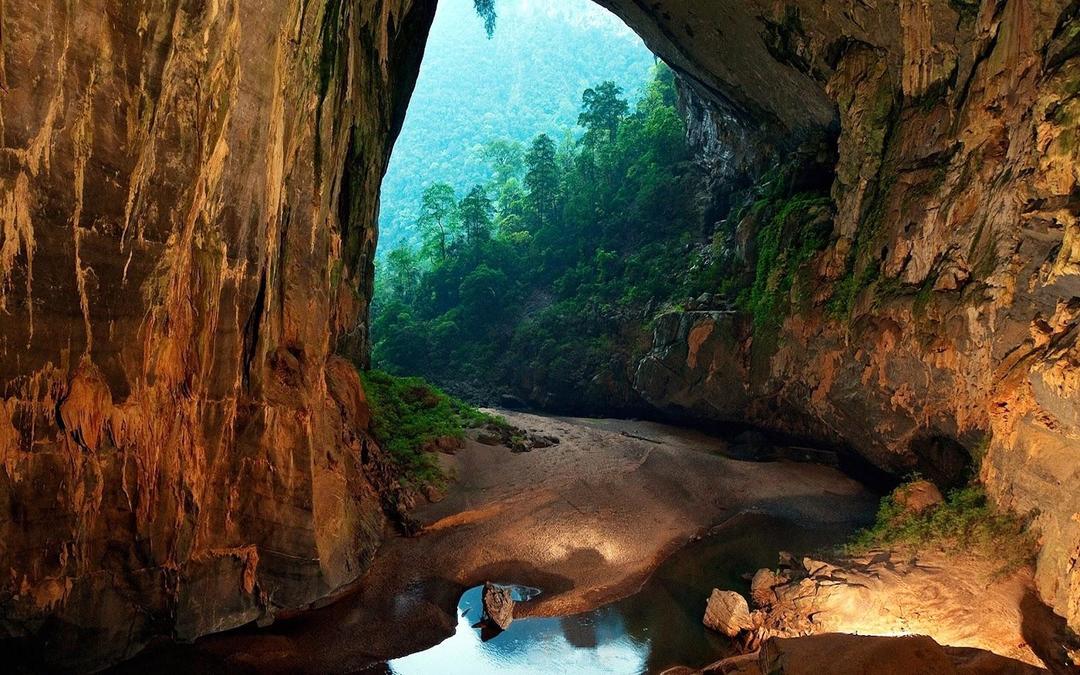 Грот у печері Шондонг