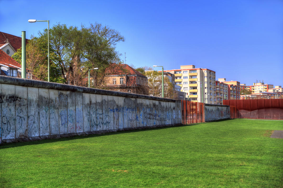 Залишки Берлінської стіни біля Бернауер-штрассе