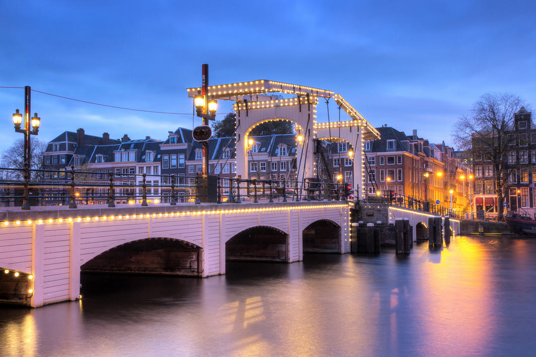 Худий міст в Амстердамі