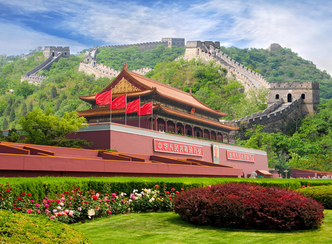 Китайська брама Тяньаньмень з Великою стіною