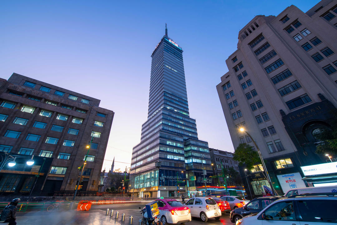 Torre Latinoamericana рано вранці