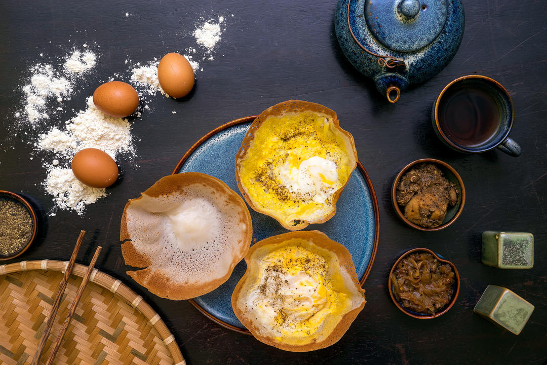 Традиційний шрі-ланкійський сніданок з яєчнею