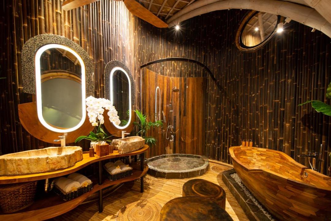 Дерев'яна ванна кімната в бунгало