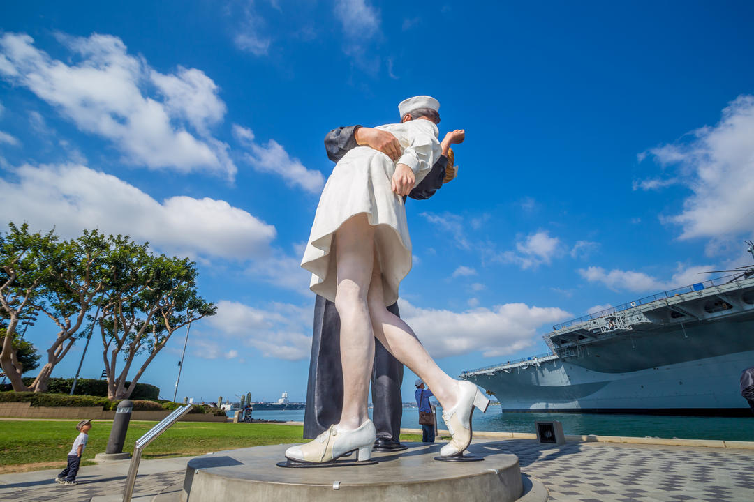 Скульптура капітуляції Японії у морському порту Сан-Дієго