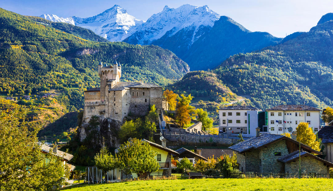 Красива долина замків та виноградників на півночі Італії