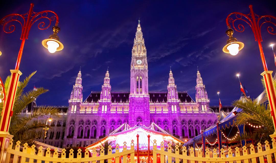 Гарне світлове оформлення Віденської ратуші