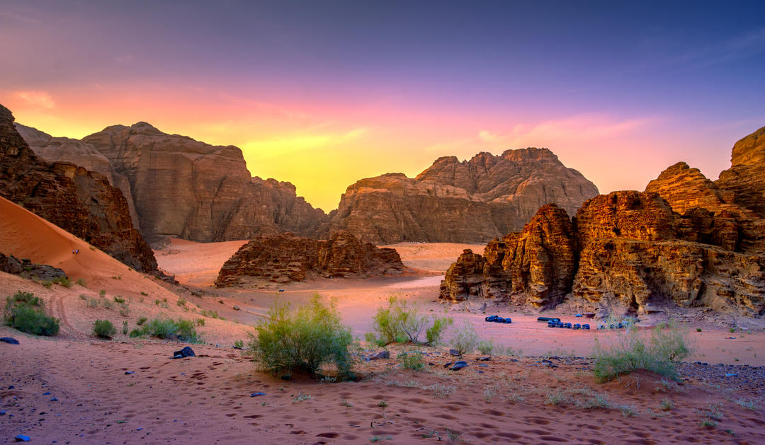 Пустеля з червоним піском у Йорданії
