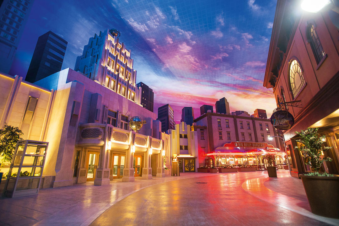 Вулиця у парку розваг Warner Bros.World Abu Dhabi