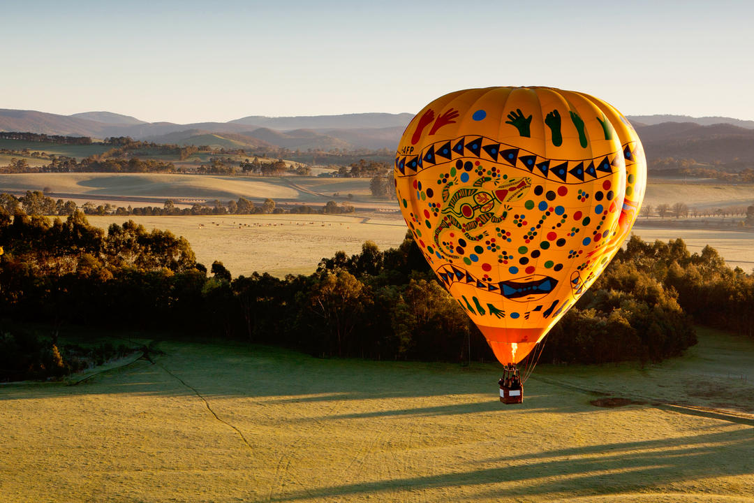 Політ на повітряній кулі вдосвіта над долиною Ярра у Вікторії